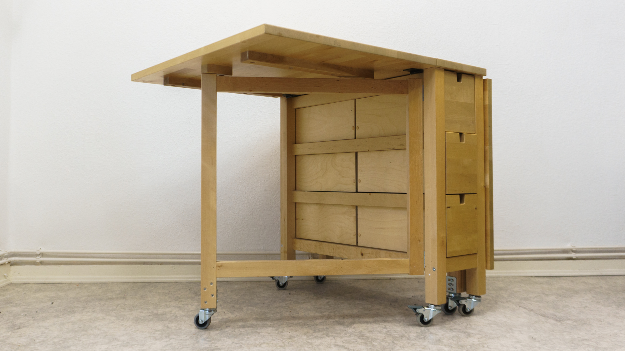 Foldable Workbench on castors - DIY IKEA Hack